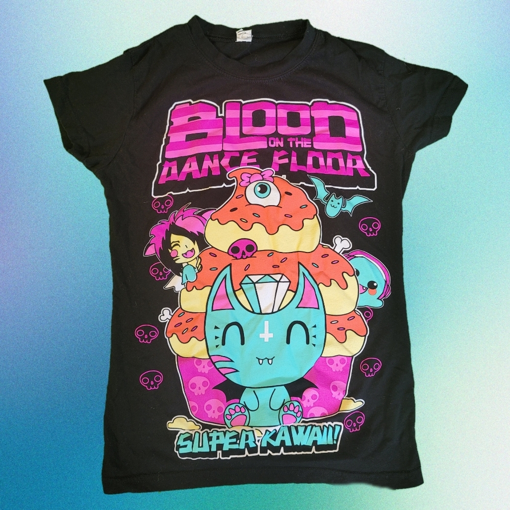 Graphic TShirt Super Kawaii Medium Used